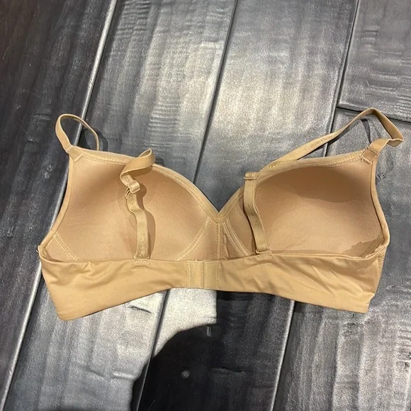 Calvin Klein, wireless nude bra - Picture 3 of 4